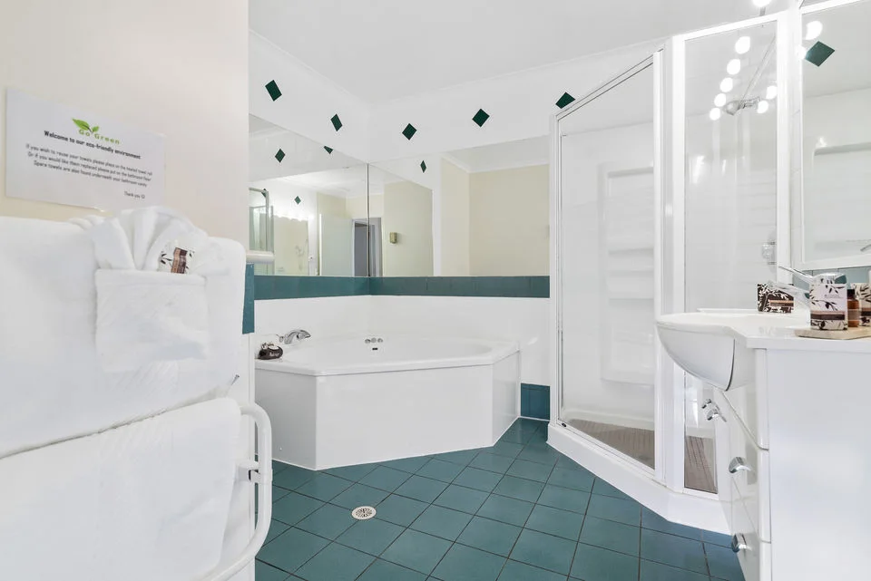 One Bedroom Spa Suite at Prince Motor Lodge, Taupō